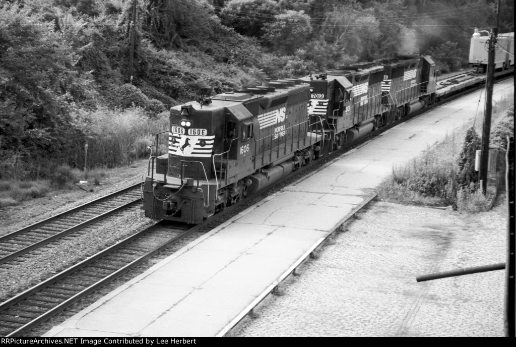 NS 1606 & 7013 leading train #221 through Lynchburg